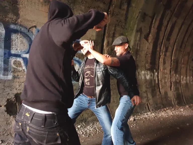 Dai-Sifu Holger Heiß demonstriert eine effektive Selbstverteidigungstechnik